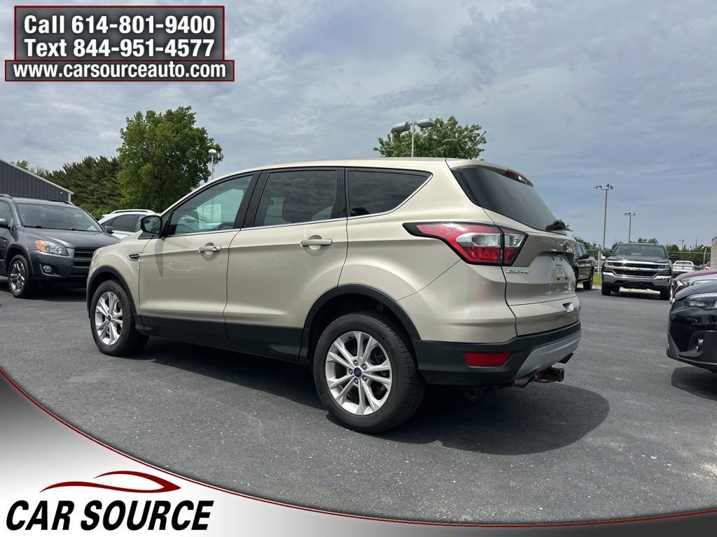 Used 2017 Ford Escape SE FWD image 3