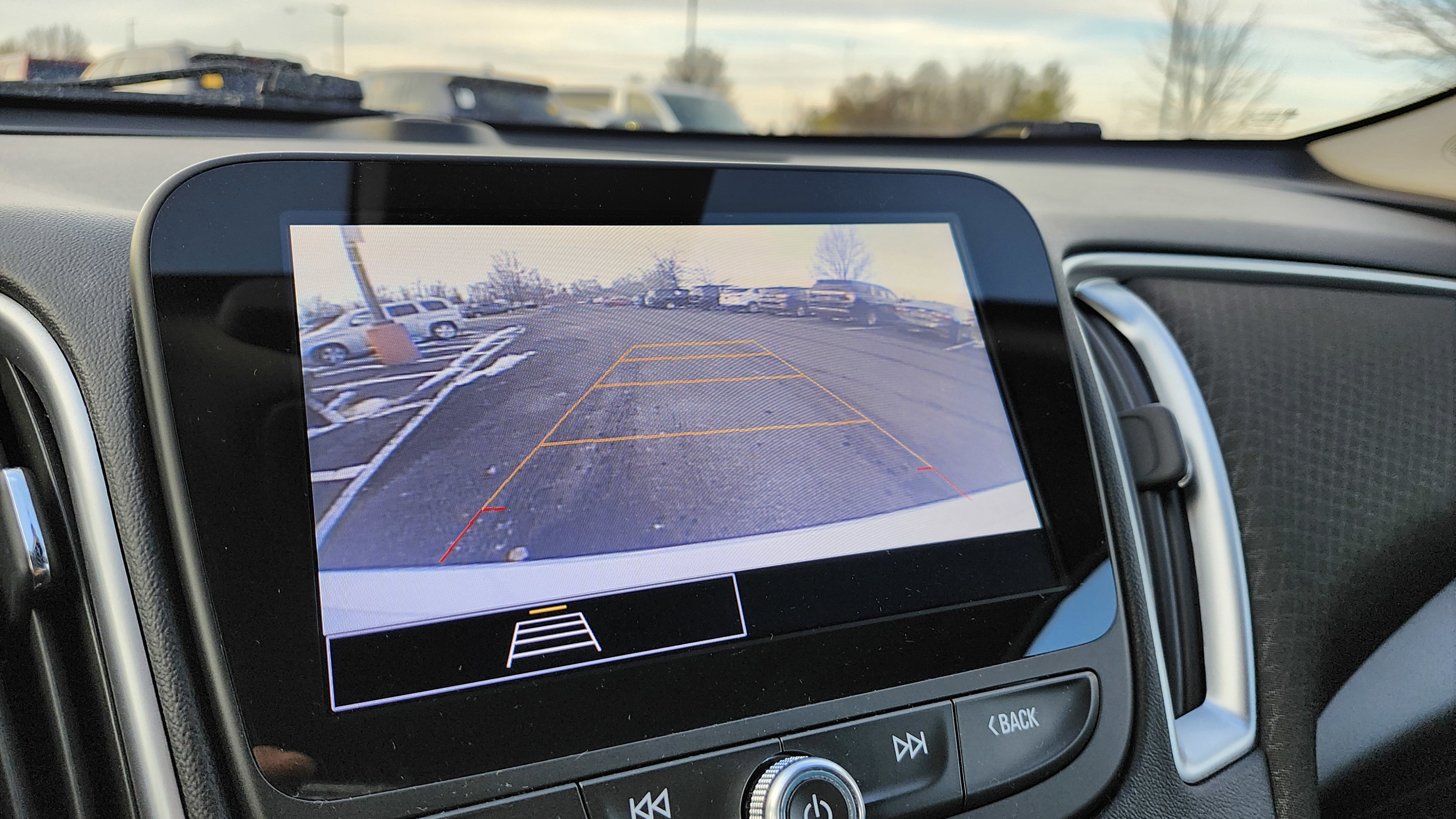 Used 2022 Chevrolet Malibu LT image 2