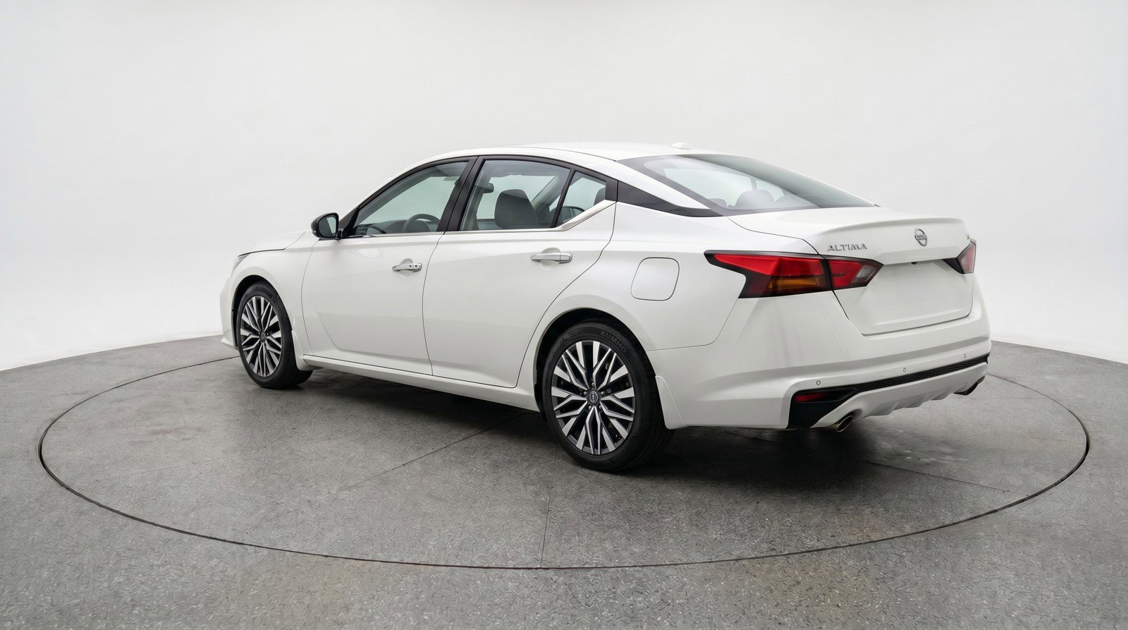 Used 2025 Nissan Altima 2.5 SV FWD image 6