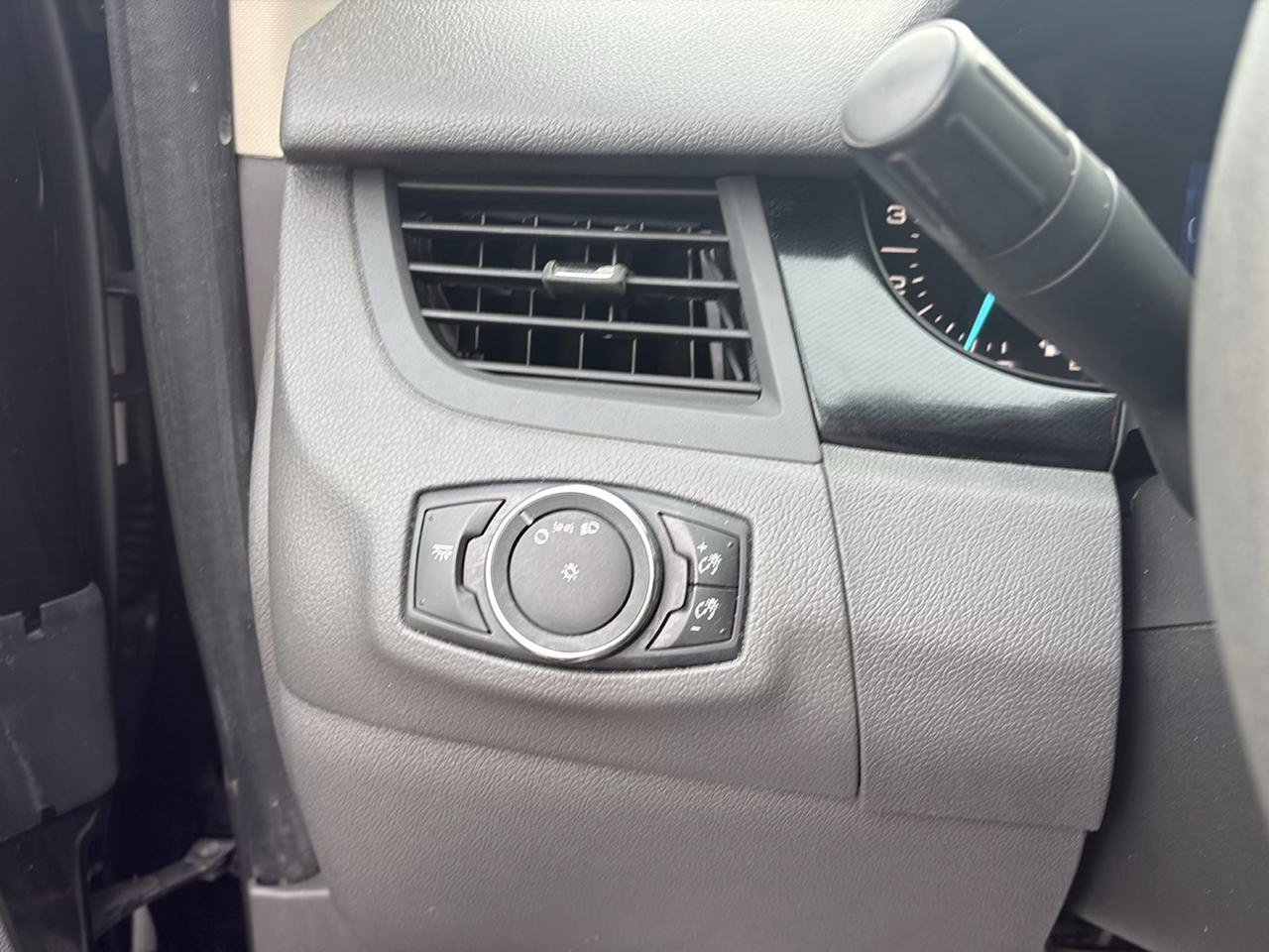 Used 2014 Ford Edge SE FWD image 14
