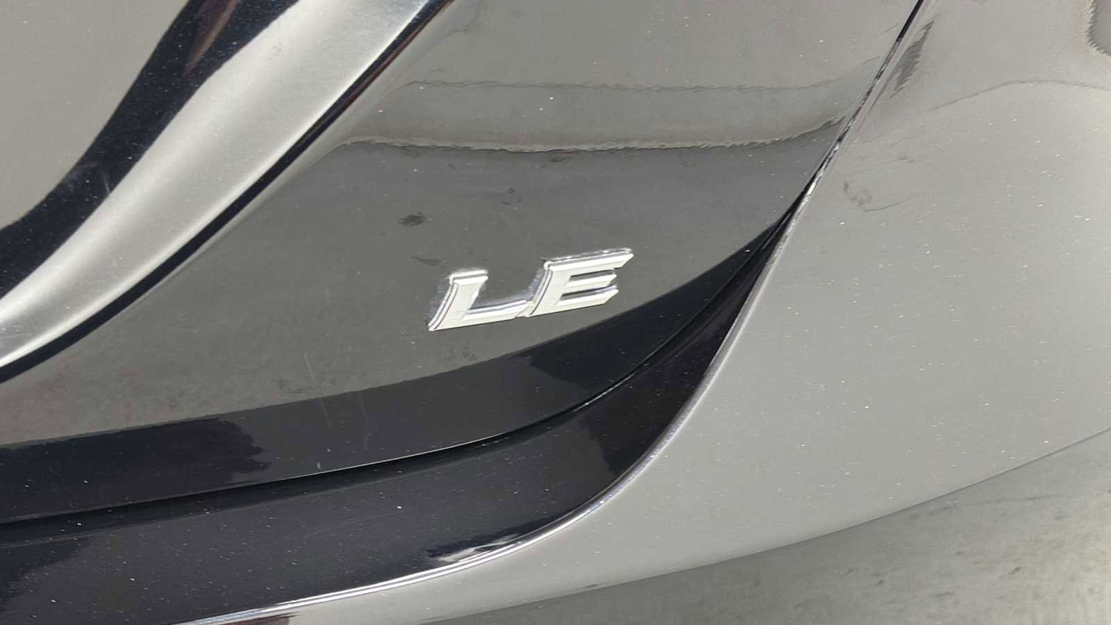 Certified 2018 Toyota Camry LE image 27
