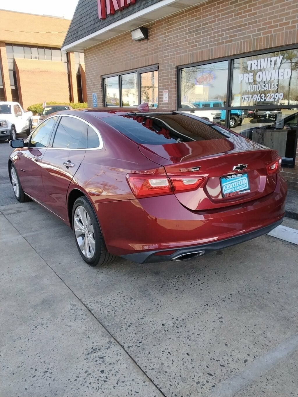 Used 2017 Chevrolet Malibu Premier w/ Driver Confidence Package image 2