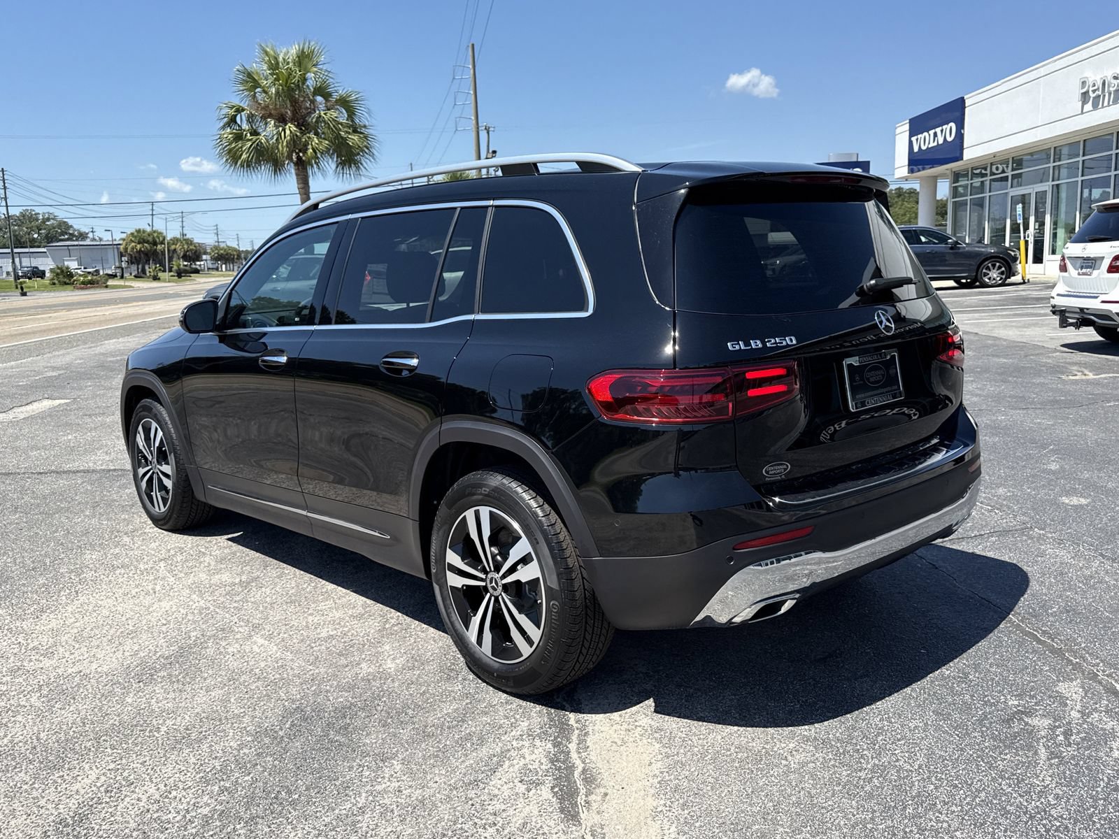 Used 2026 Mercedes-Benz GLB 250 image 3