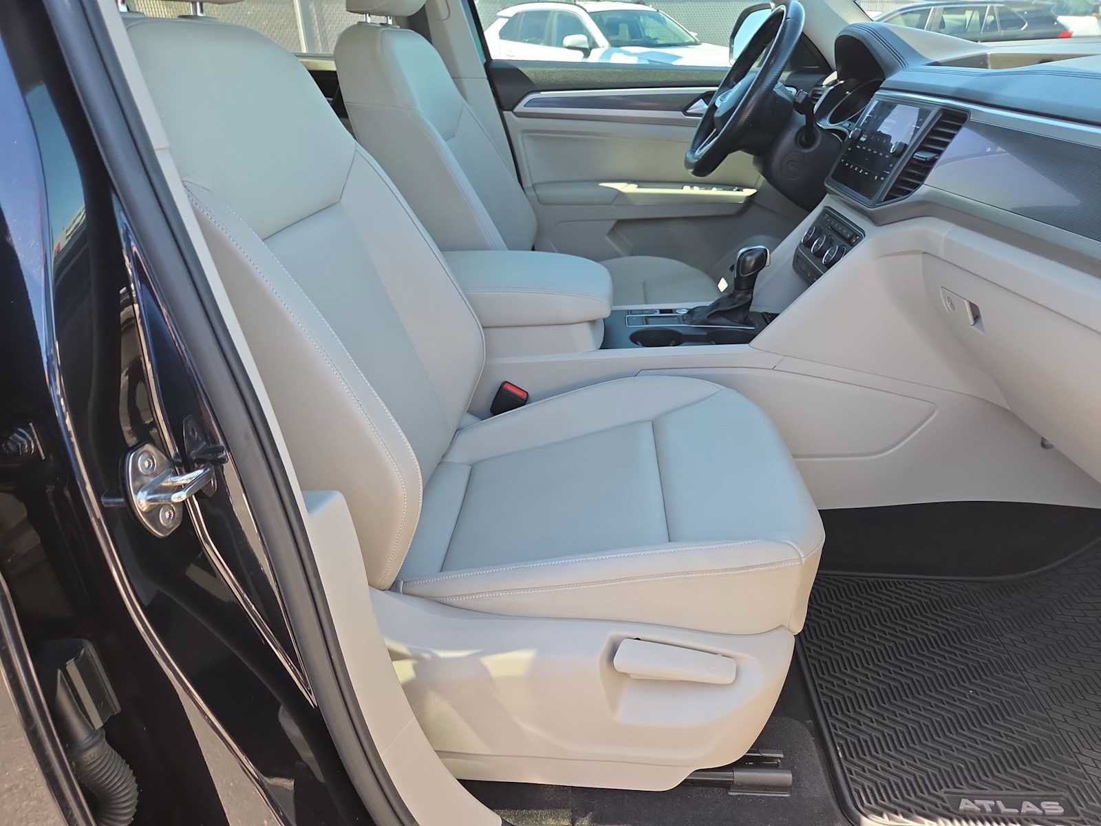 Used 2021 Volkswagen Atlas SE w/ Panoramic Sunroof Package FWD image 22