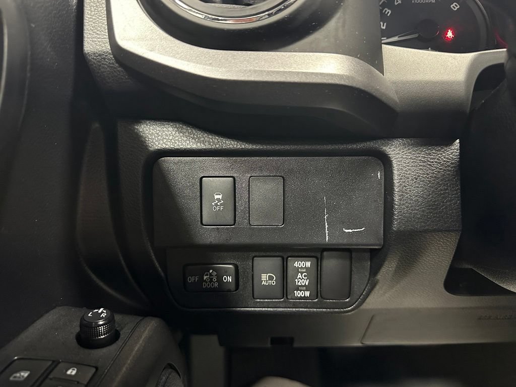 Used 2021 Toyota Tacoma TRD Off-Road w/ Technology Package AWD/4WD image 17