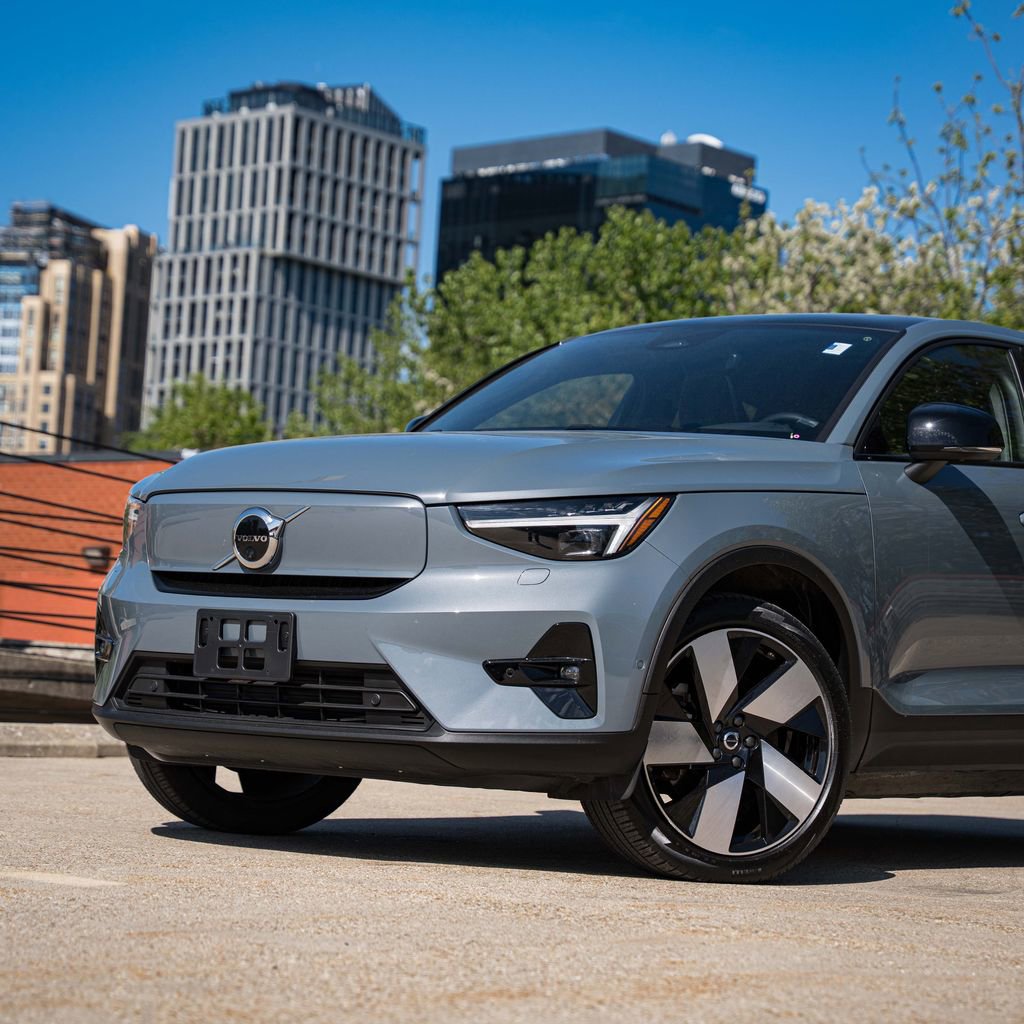 Certified 2023 Volvo C40 P8 Recharge Ultimate image 2