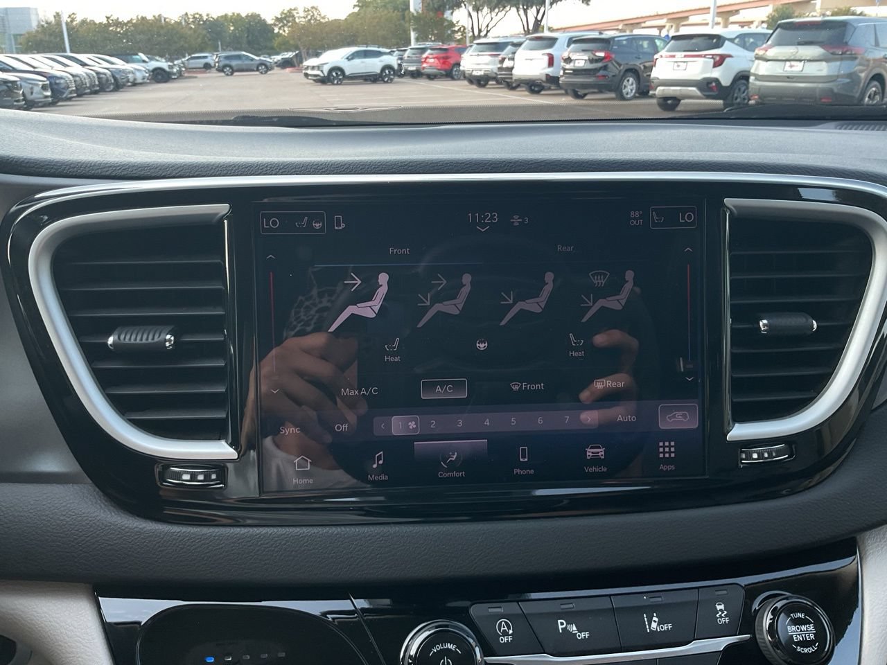 Used 2024 Chrysler Pacifica Touring-L FWD image 28