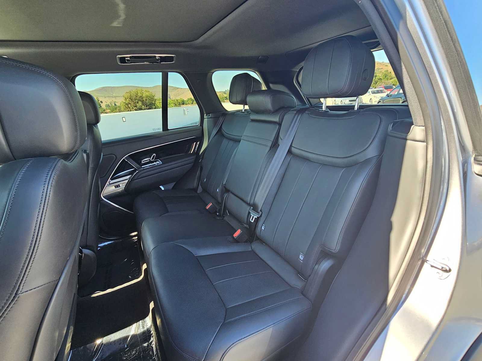 Used 2024 Land Rover Range Rover SE AWD/4WD image 17