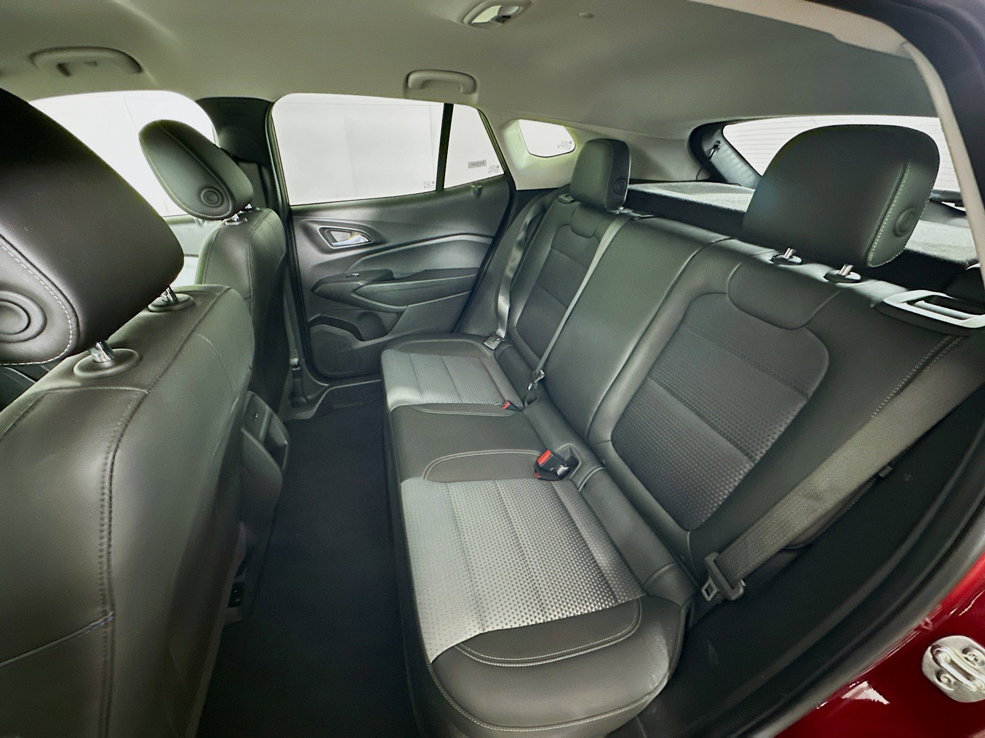 Used 2025 Chevrolet Trax LT w/ LT Convenience Package image 26