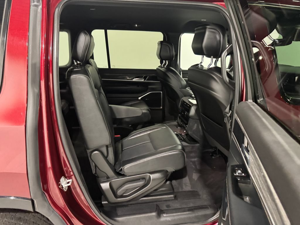 Used 2022 Jeep Wagoneer Series III w/ Flexible Seating Group AWD/4WD image 25