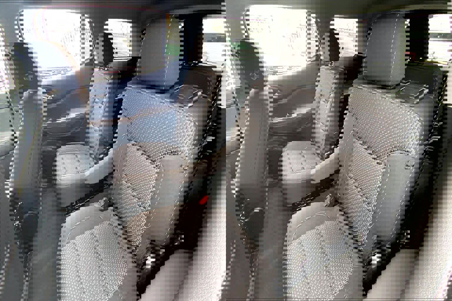 Used 2023 GMC Acadia SLE w/ Driver Convenience Package image 20