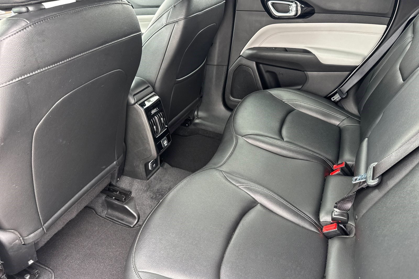 Used 2025 Jeep Compass Limited AWD/4WD image 25