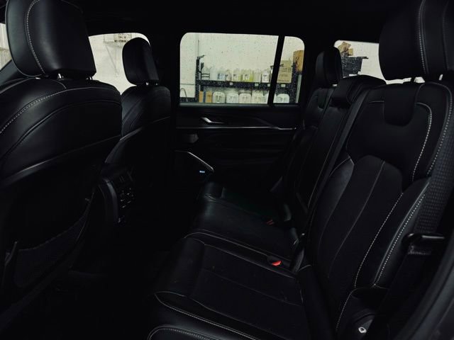 Used 2022 Jeep Grand Cherokee Overland AWD/4WD image 22