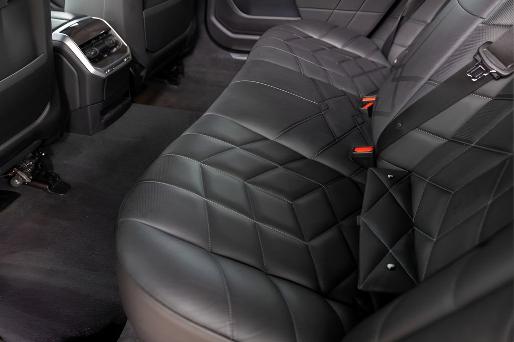 Used 2024 BMW 740i xDrive w/ Premium Package AWD/4WD image 60