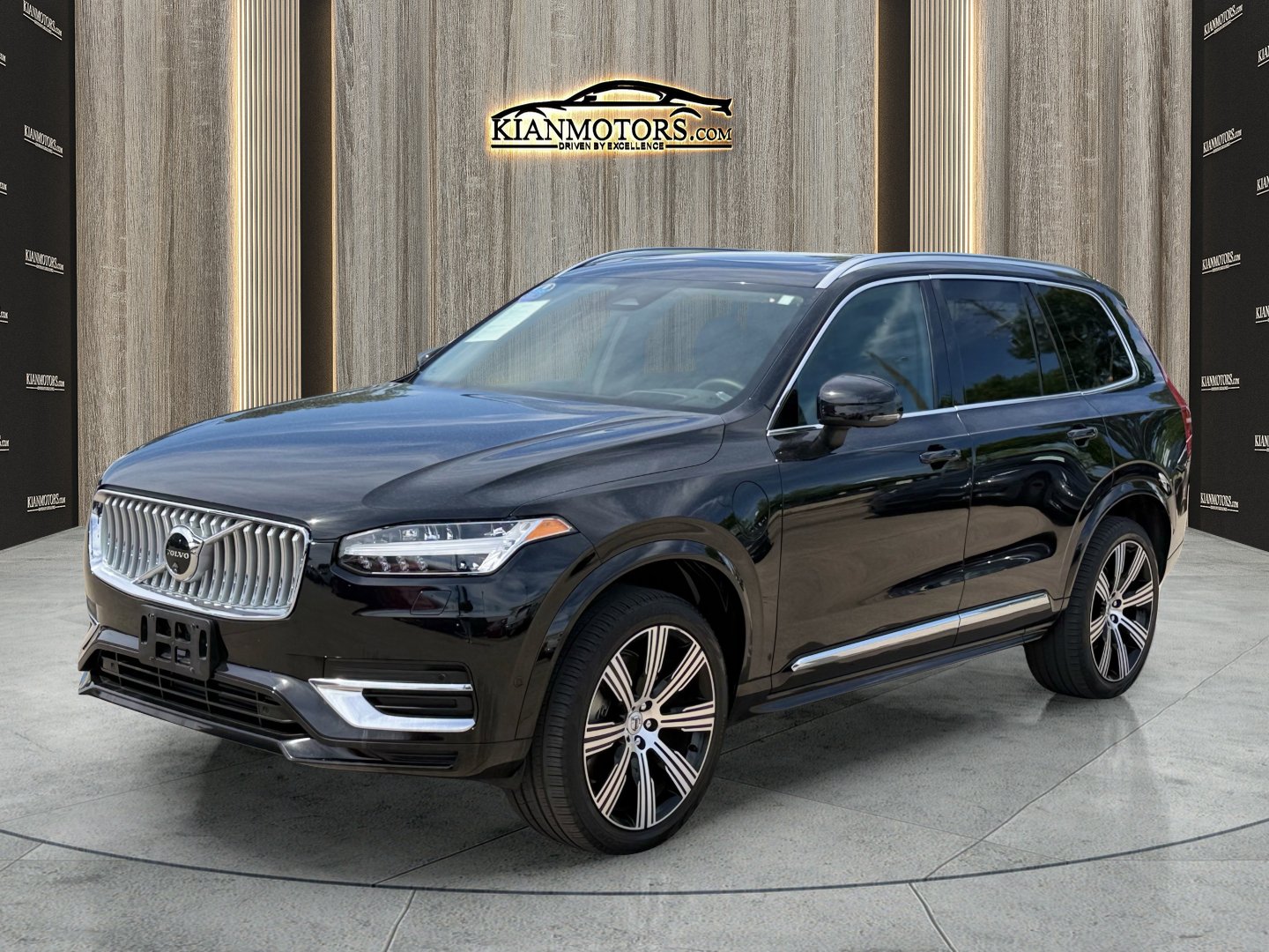 Used 2025 Volvo XC90 T8 Ultra w/ Protection Package Premier AWD/4WD image 3