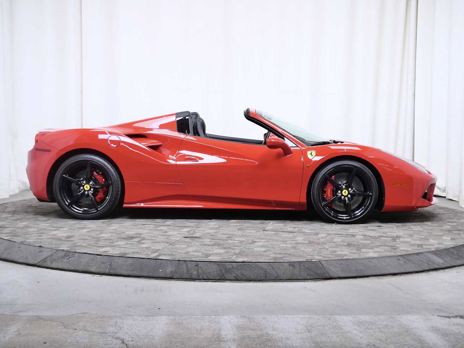 Certified 2019 Ferrari 488 Spider RWD image 9