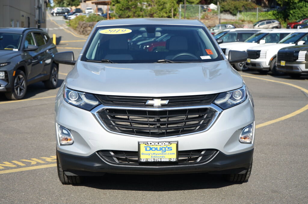 Used 2019 Chevrolet Equinox LS w/ LS Convenience Package AWD/4WD image 2