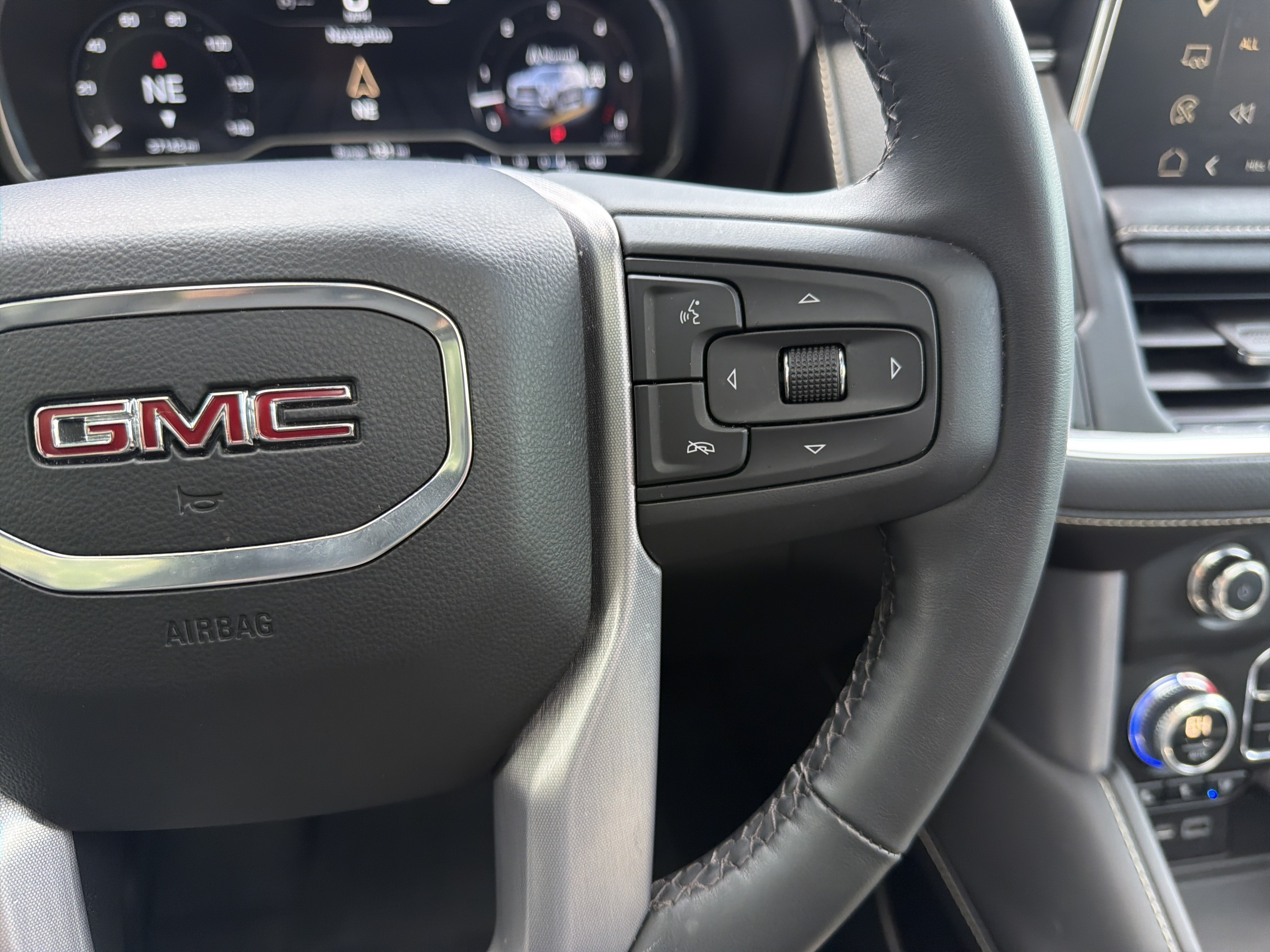 Used 2023 GMC Yukon SLT w/ SLT Luxury Package AWD/4WD image 20