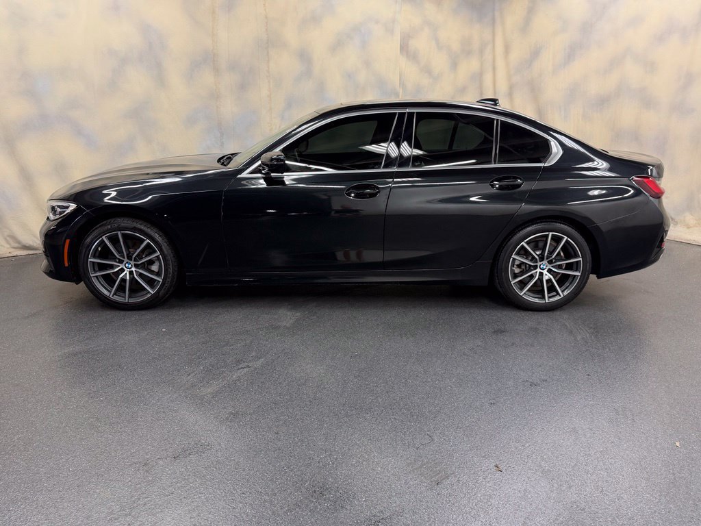 Used 2022 BMW 330i xDrive Sedan w/ Driving Assistance Package AWD/4WD image 3