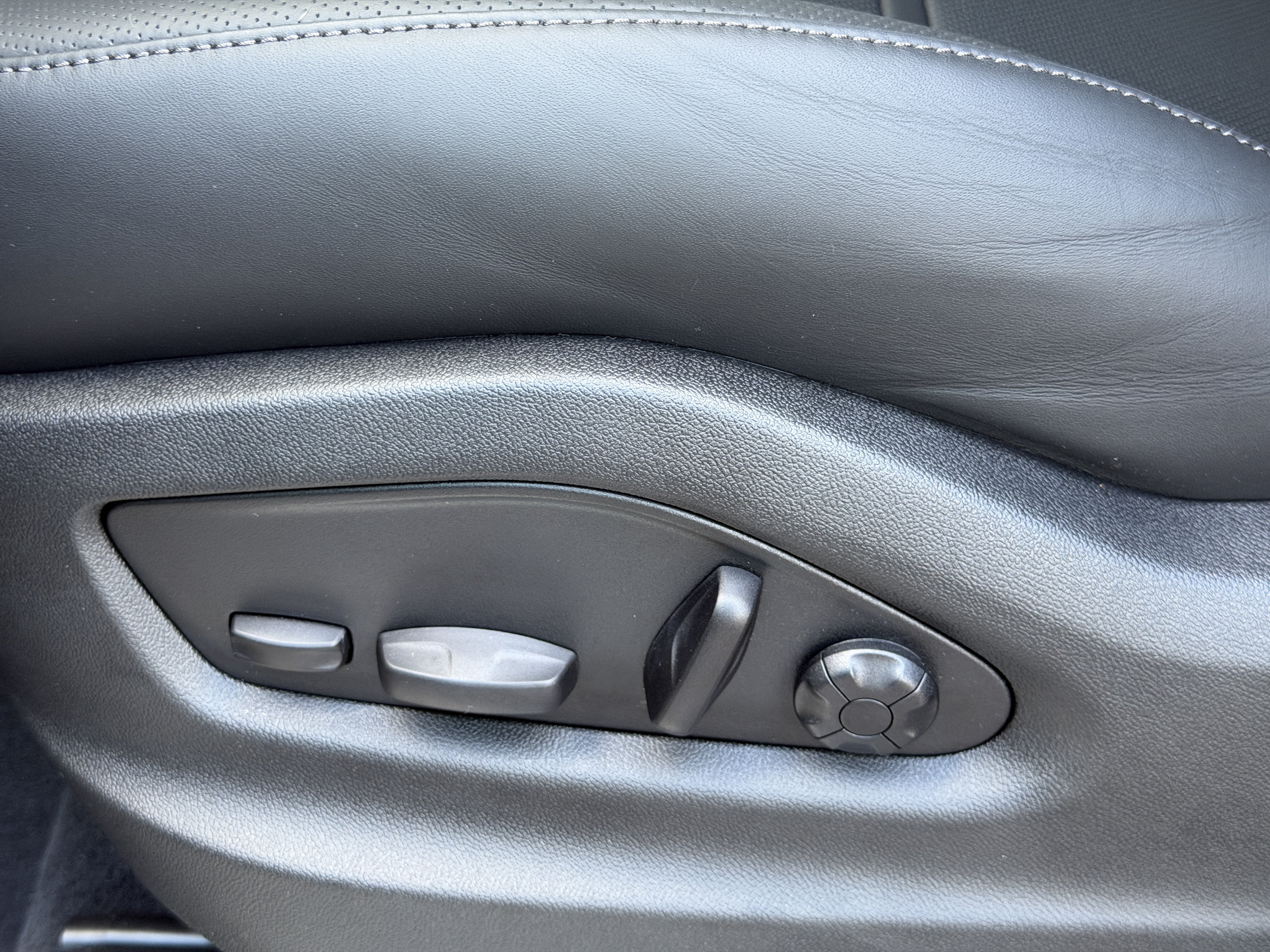New 2026 Porsche Cayenne S AWD/4WD image 25