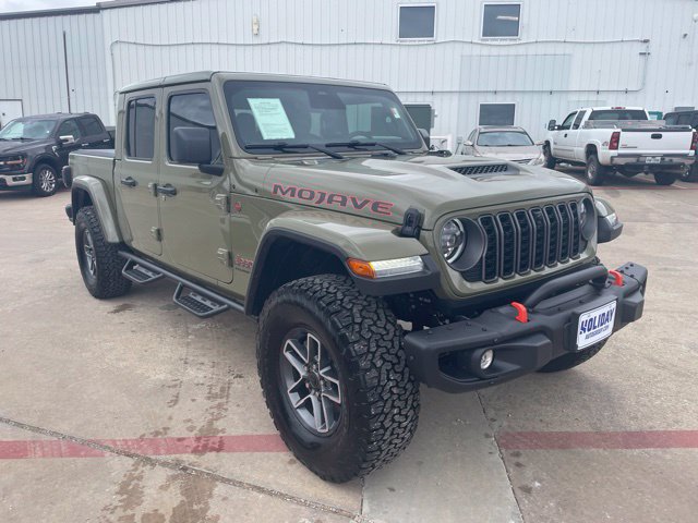 Used 2026 Jeep Gladiator Mojave AWD/4WD image 4