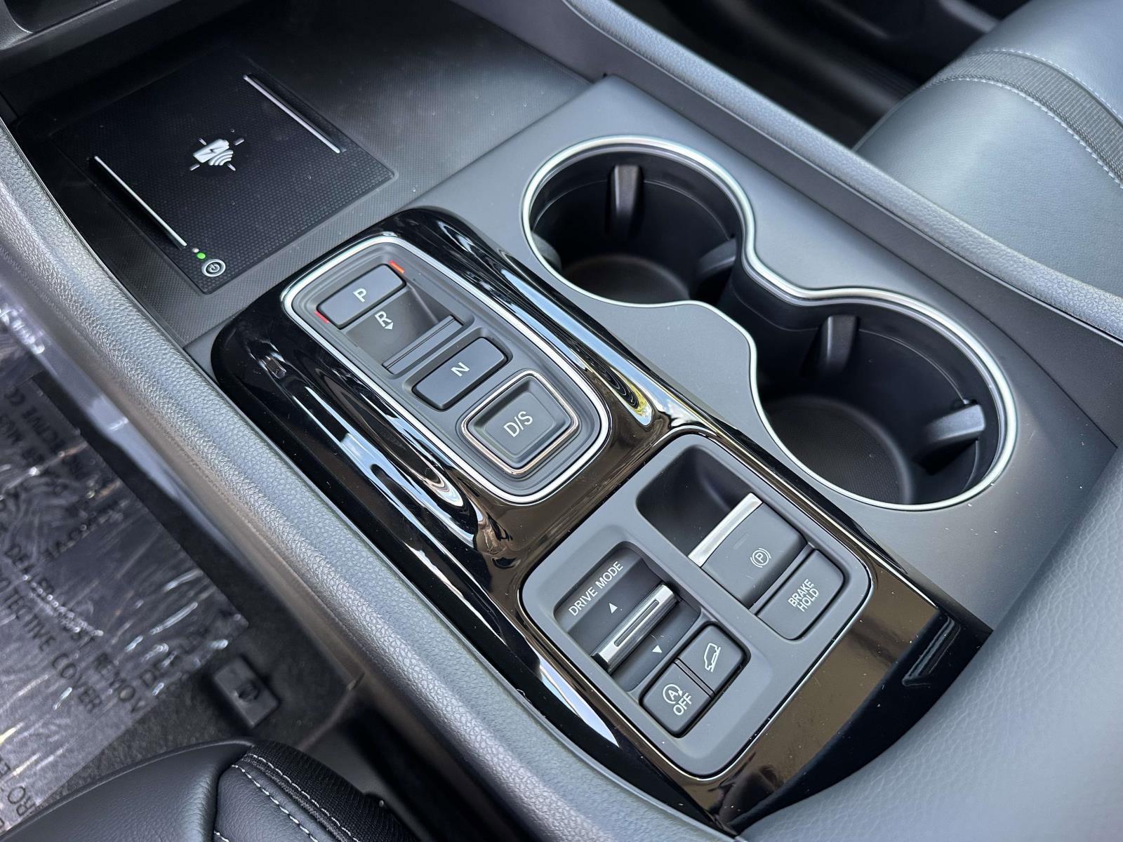 New 2025 Honda Pilot Touring image 9