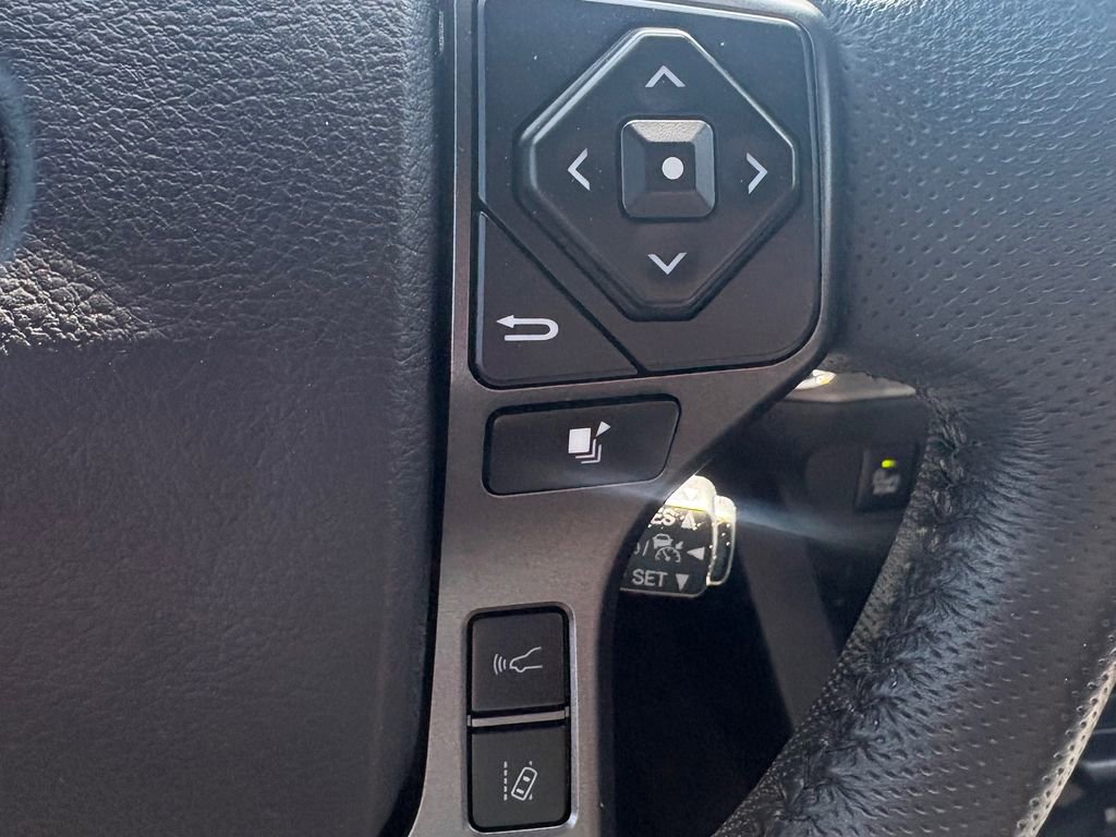 Used 2019 Toyota Tacoma TRD Off-Road w/ Technology Package image 8