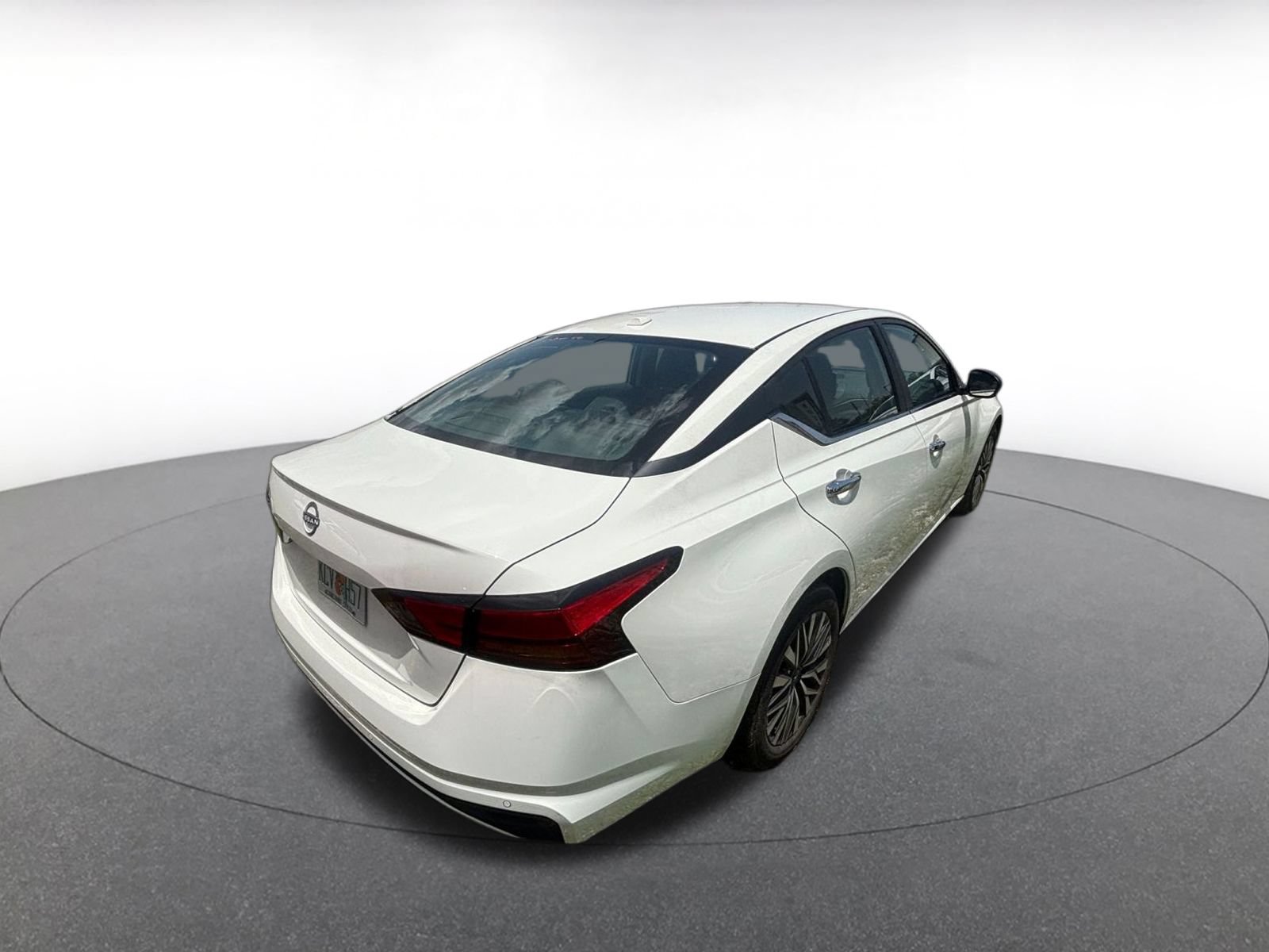 Used 2025 Nissan Altima 2.5 SV FWD image 12
