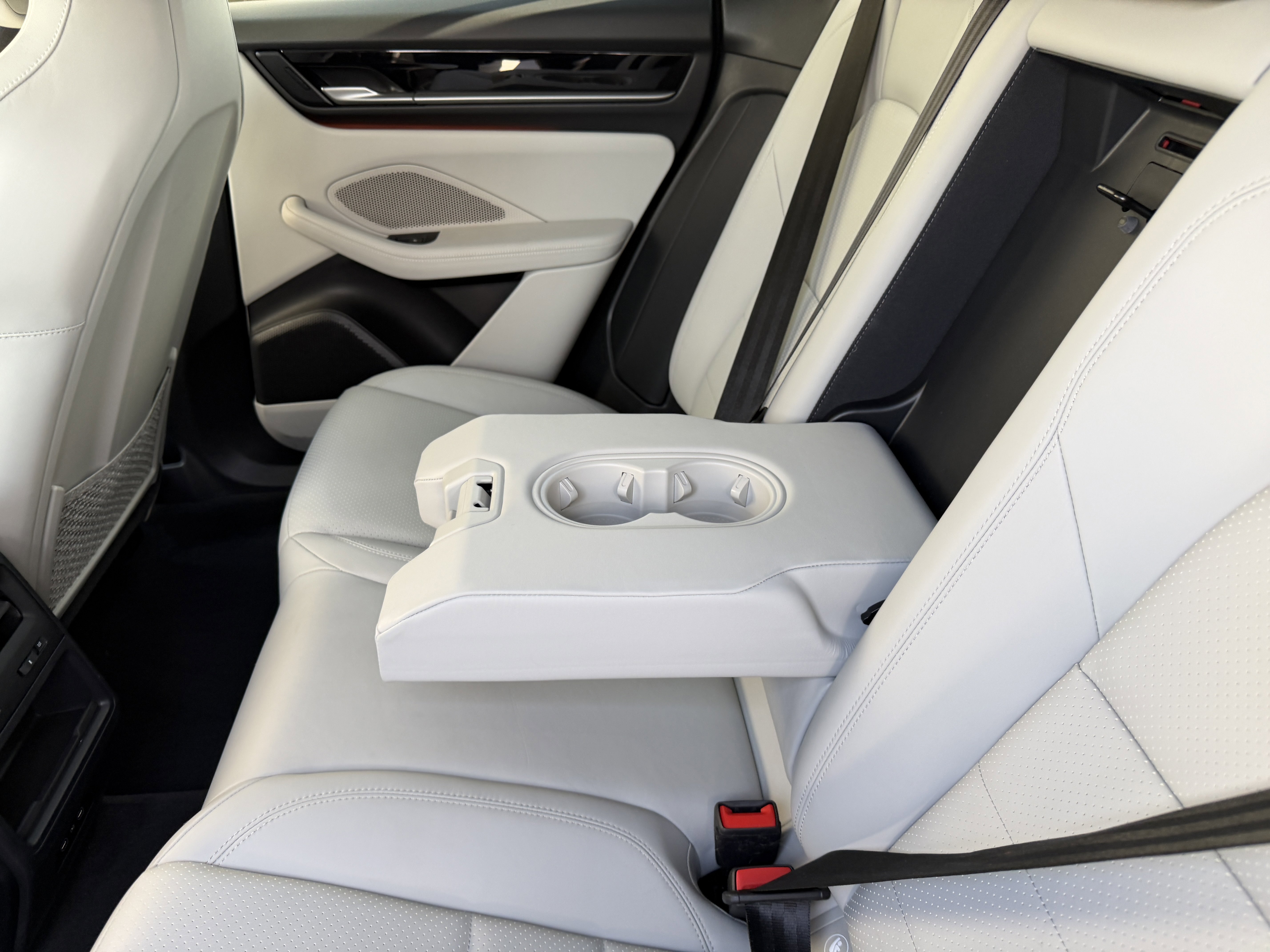 Certified 2024 Porsche Macan 4 Electric image 22