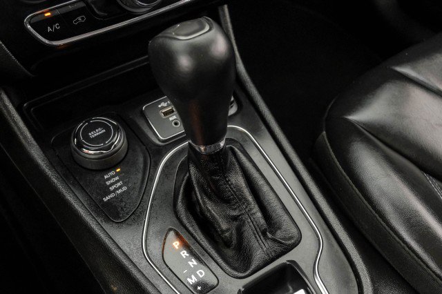 Used 2021 Jeep Cherokee Latitude Plus AWD/4WD image 27