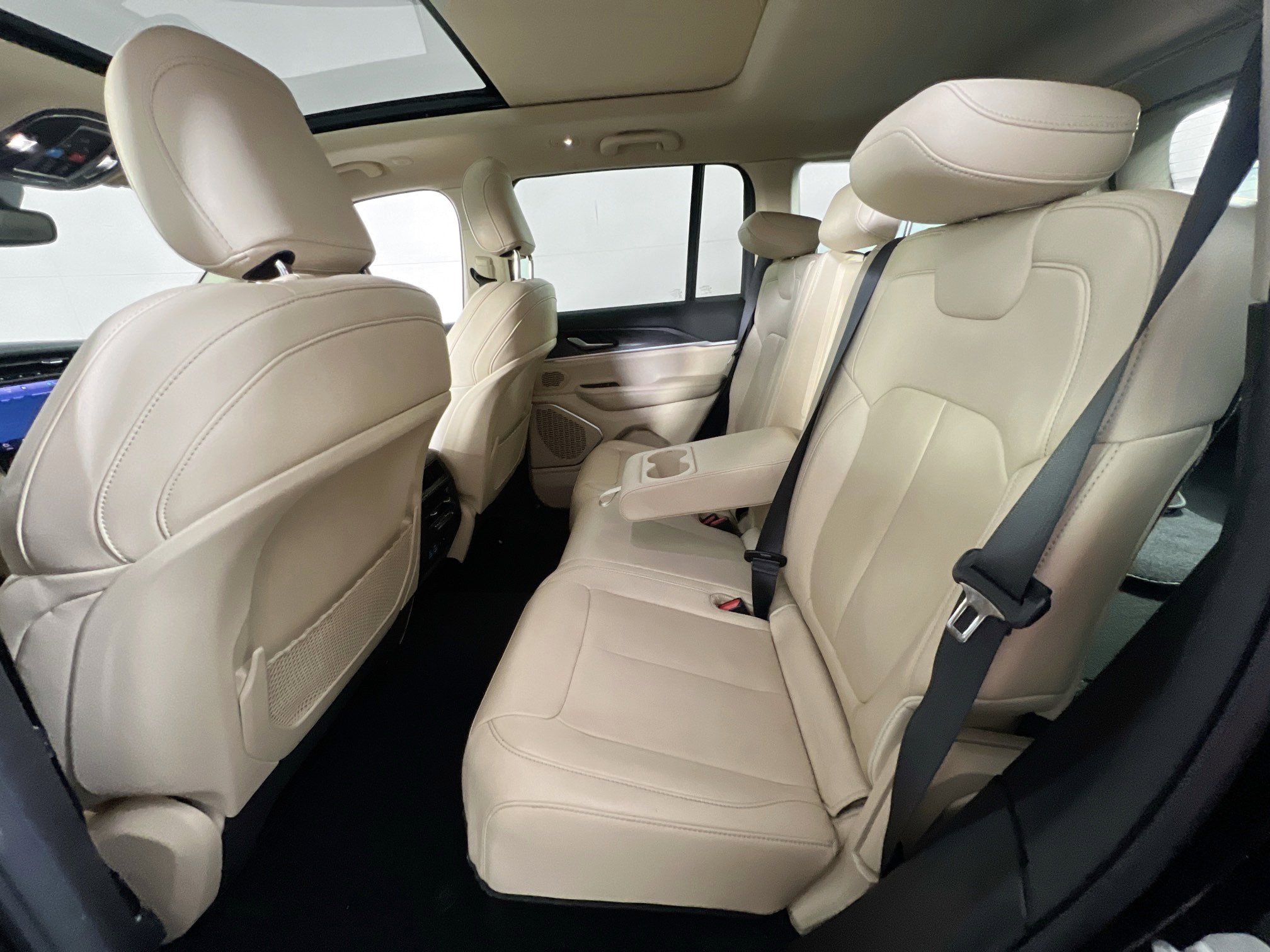 Used 2022 Jeep Grand Cherokee Limited image 26