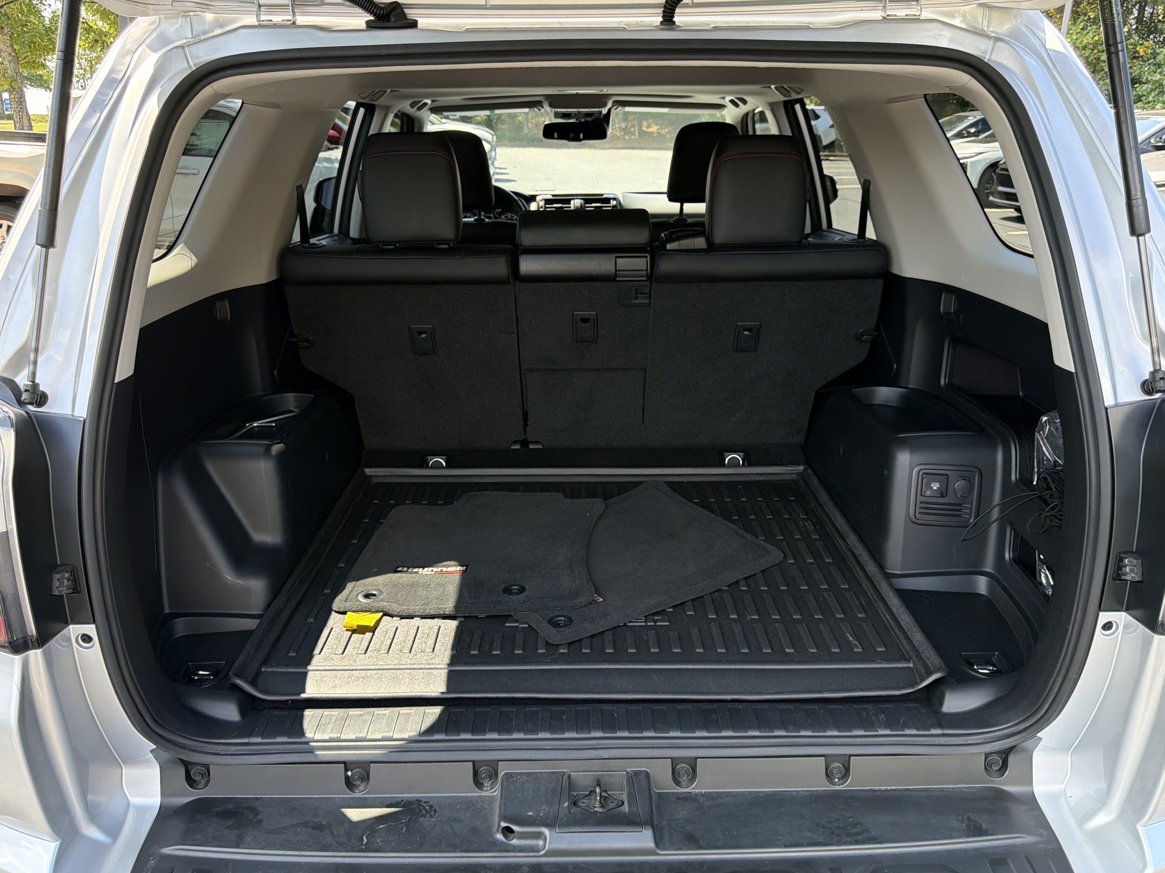 Used 2023 Toyota 4Runner TRD Off-Road Premium w/ Moonroof Package AWD/4WD image 18