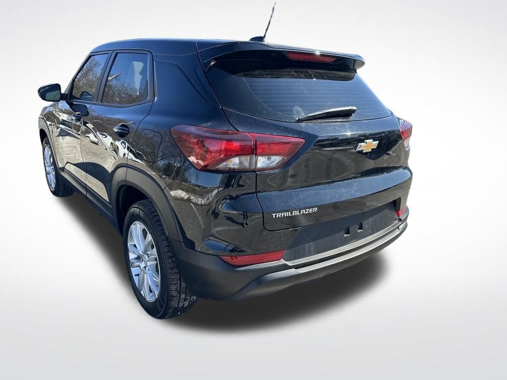 Used 2023 Chevrolet TrailBlazer LS image 3