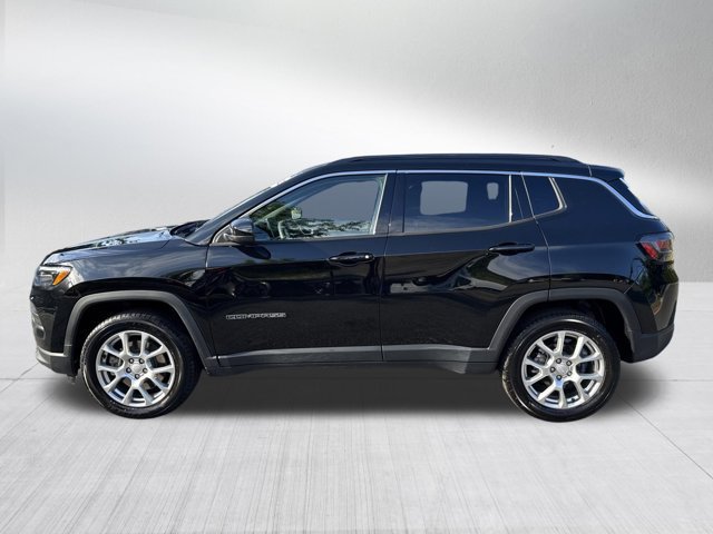 Certified 2023 Jeep Compass Latitude w/ Sun and Sound Group AWD/4WD image 9