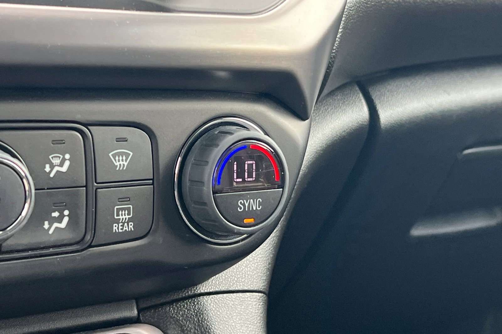 Used 2023 GMC Acadia AT4 w/ Technology Package image 30