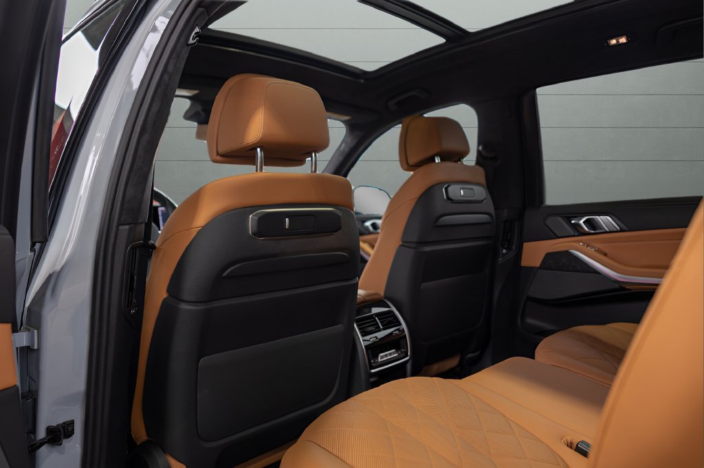 Used 2024 BMW X7 xDrive40i w/ M Sport Package AWD/4WD image 48