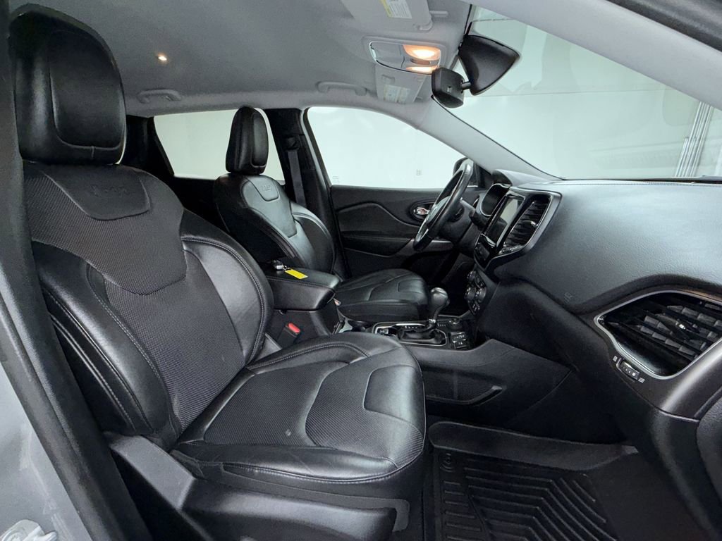 Used 2020 Jeep Cherokee Limited image 11