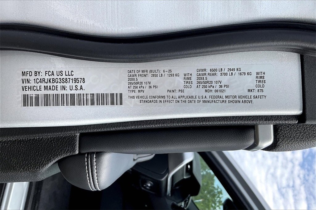 New 2025 Jeep Grand Cherokee L Limited w/ Black Appearance Package image 13