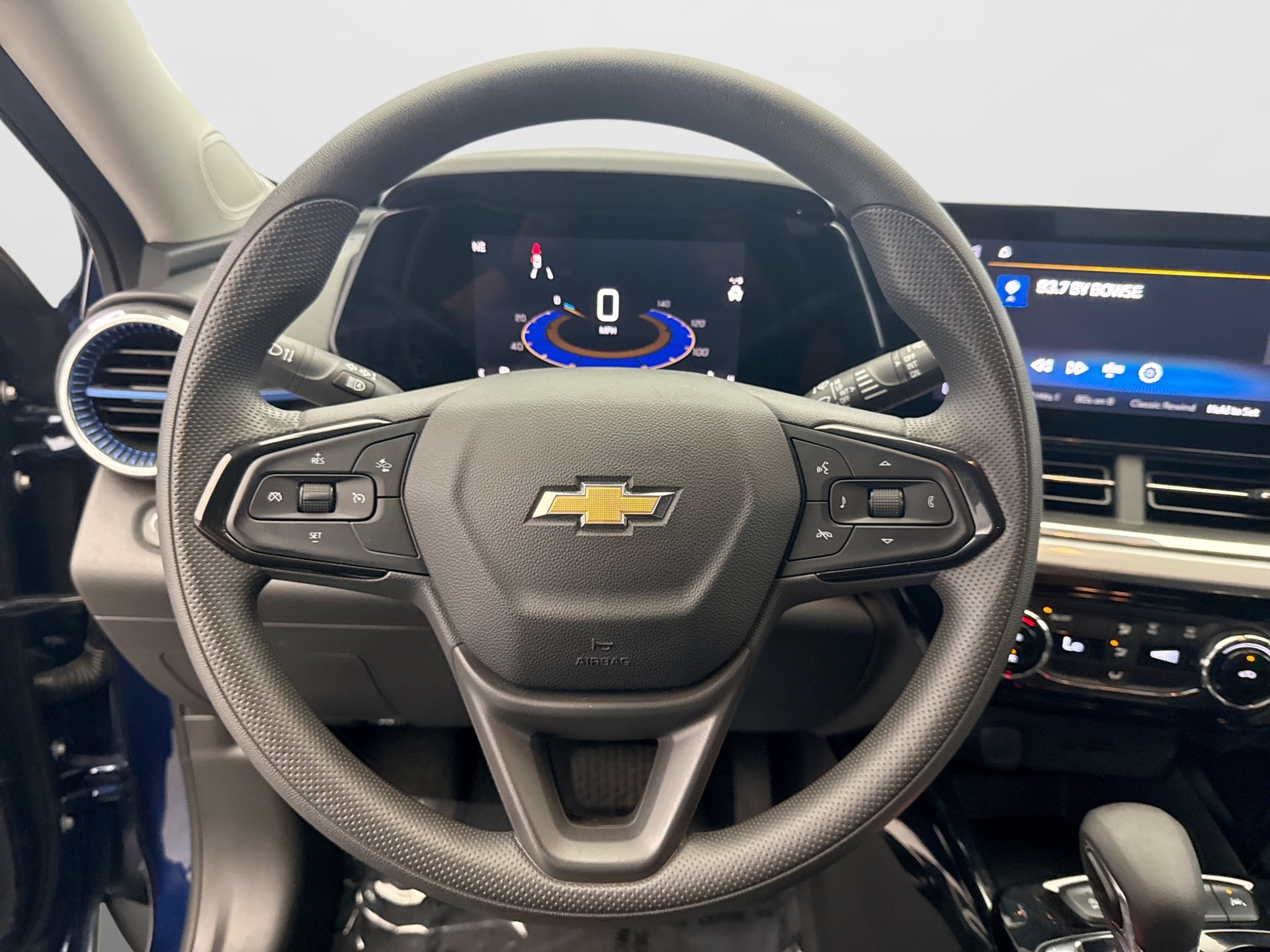 Used 2024 Chevrolet Trax LT FWD image 12