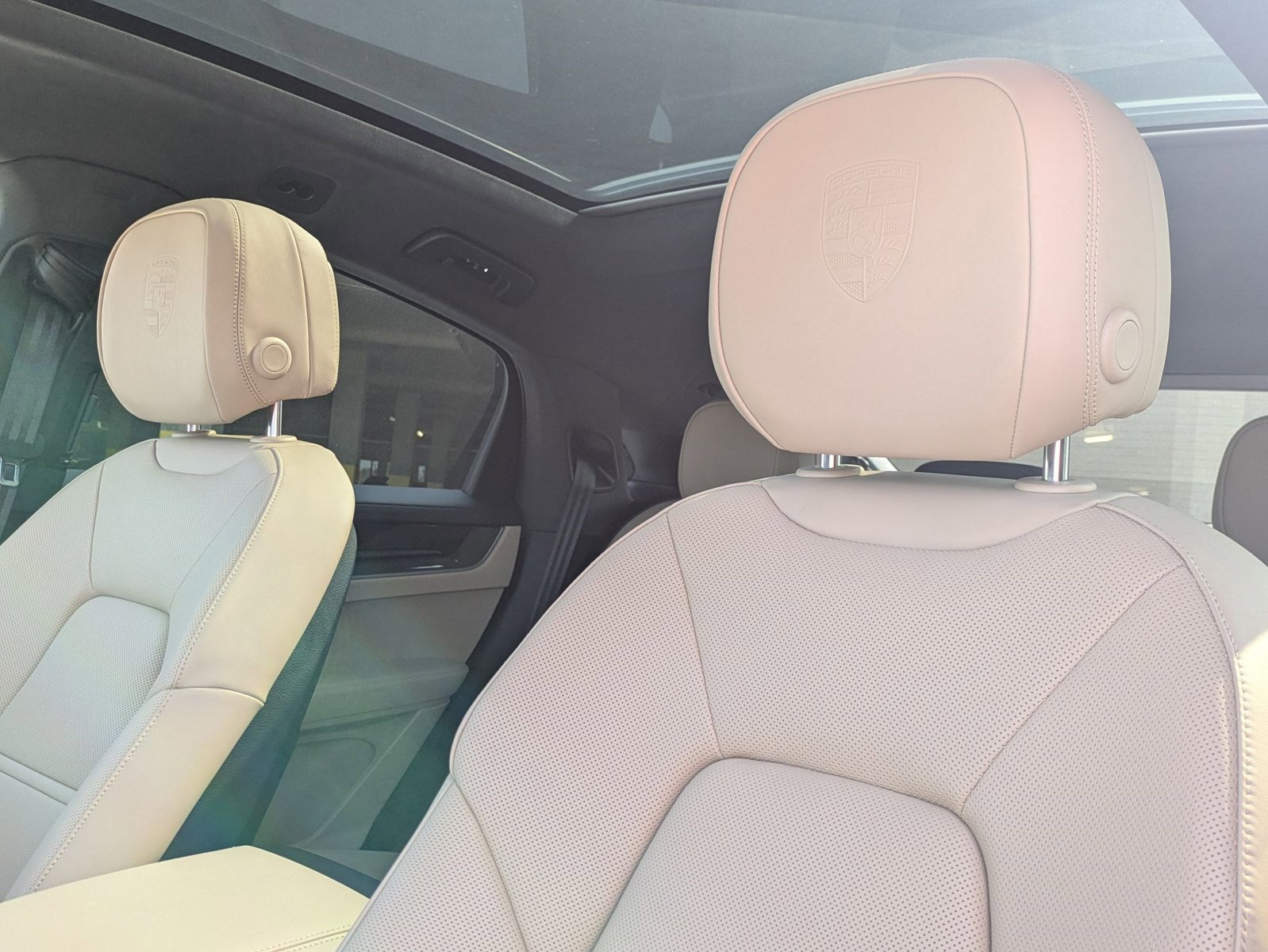 New 2025 Porsche Cayenne Turbo image 5