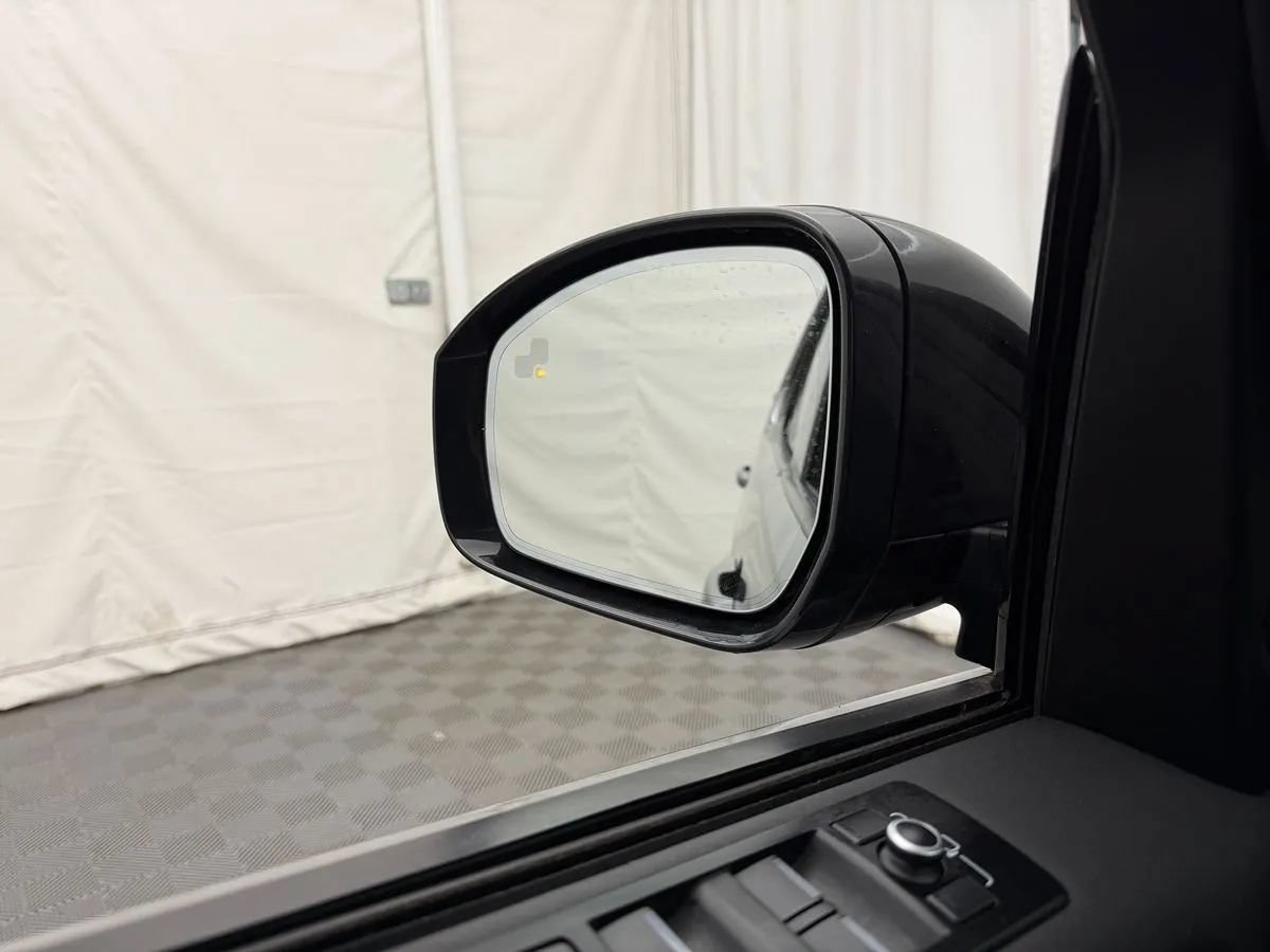 Used 2020 Land Rover Discovery HSE AWD/4WD image 25