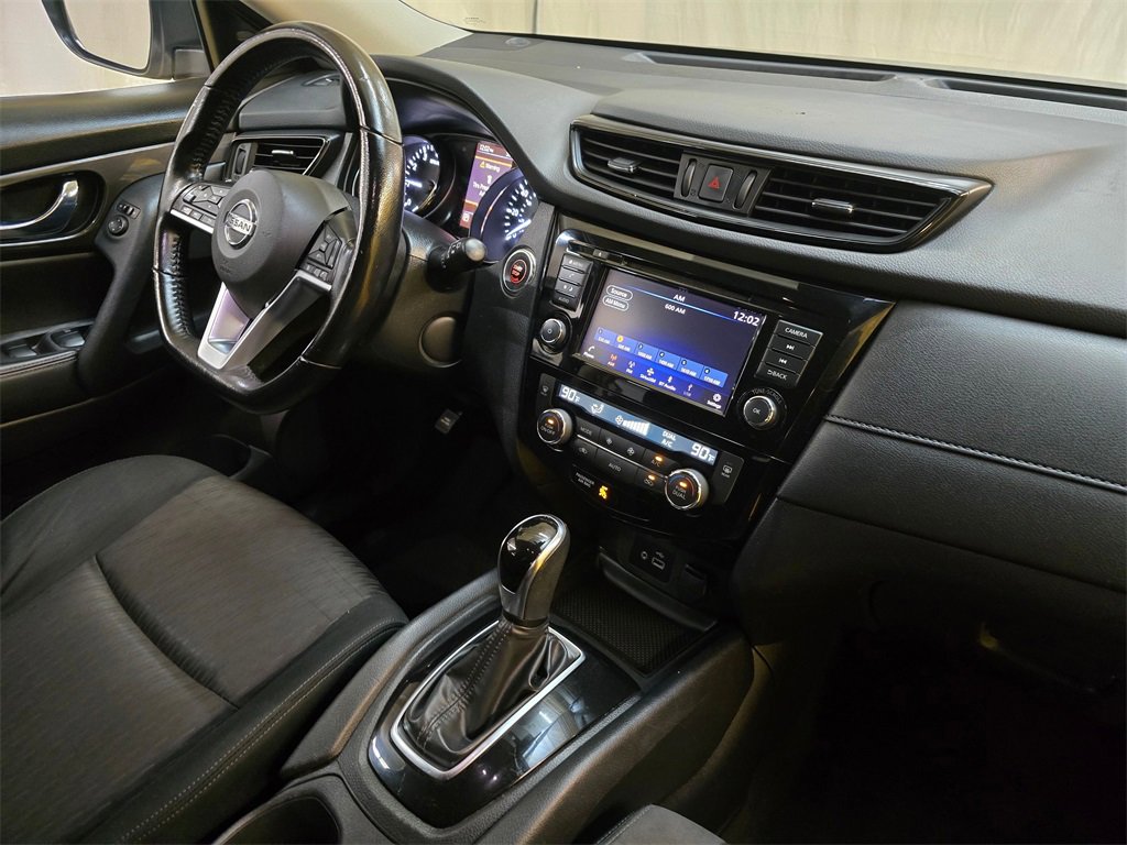 Used 2020 Nissan Rogue SV image 12