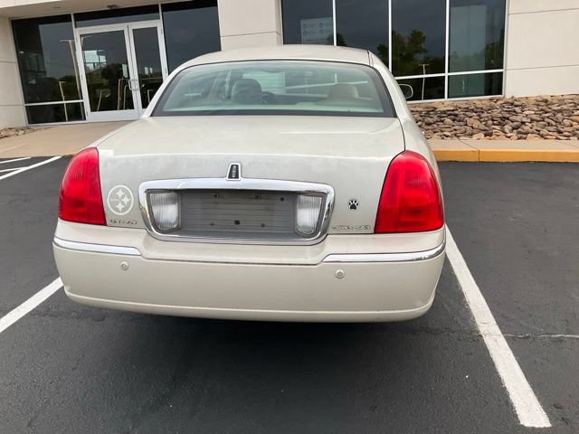 Used 2005 Lincoln Town Car Signature RWD image 6