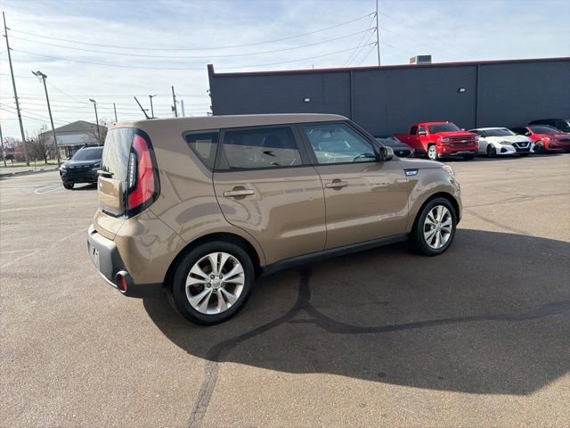 Used 2015 Kia Soul + image 5