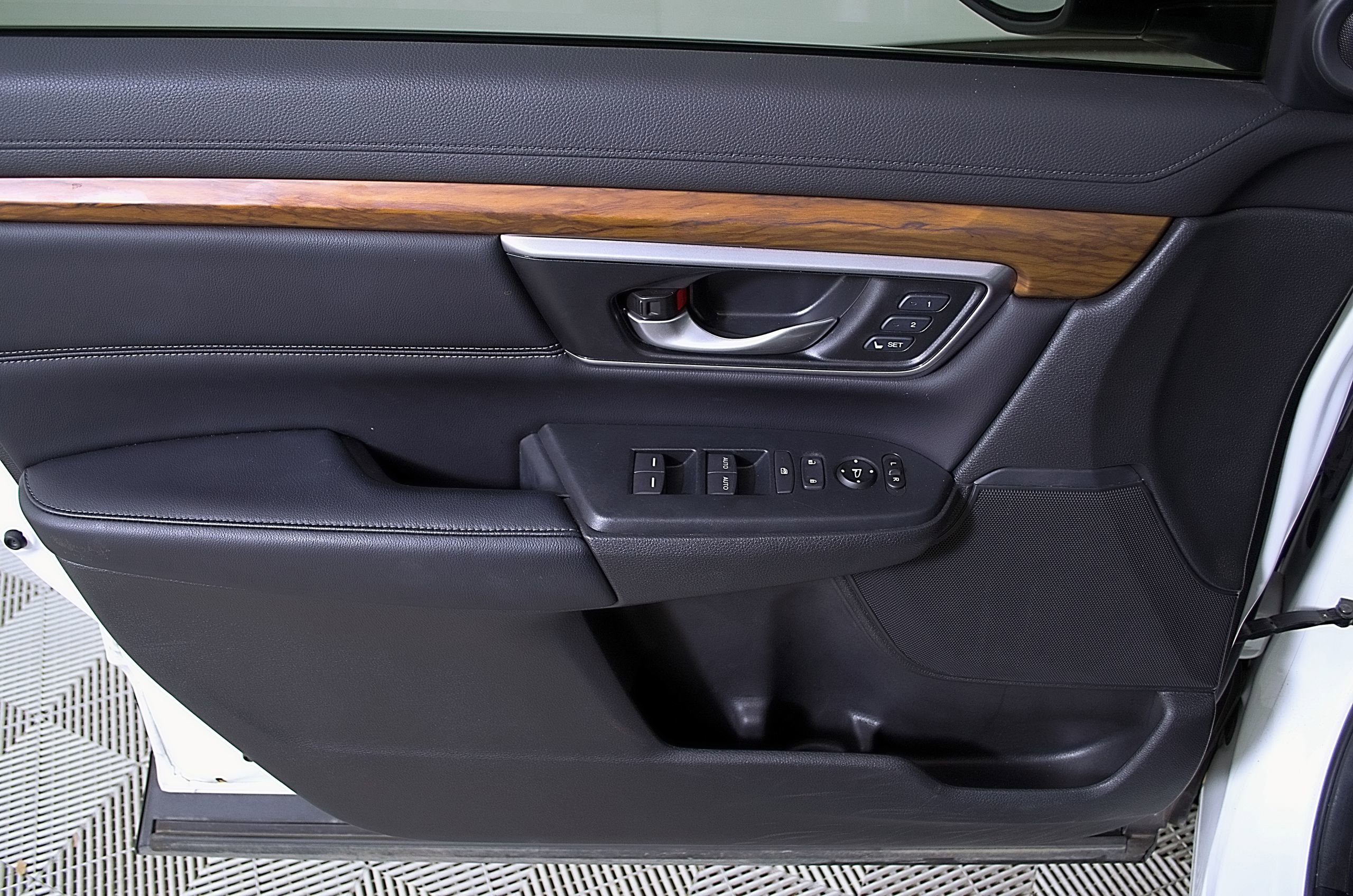 Used 2018 Honda CR-V Touring image 16