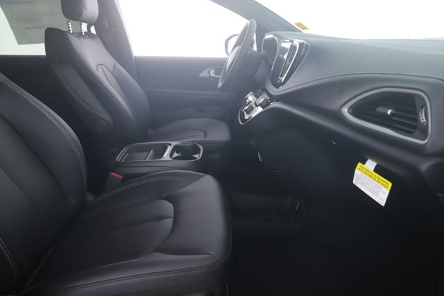 New 2027 Chrysler Pacifica Select FWD image 33