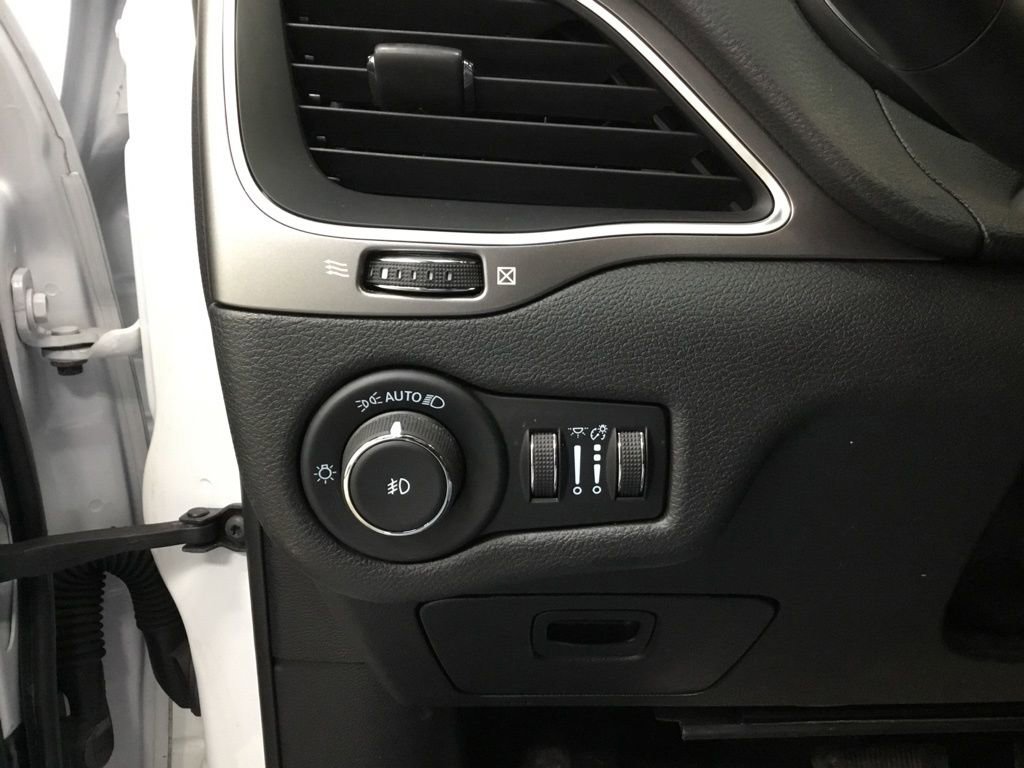 Used 2022 Jeep Cherokee Latitude w/ Trailer Tow Group image 12