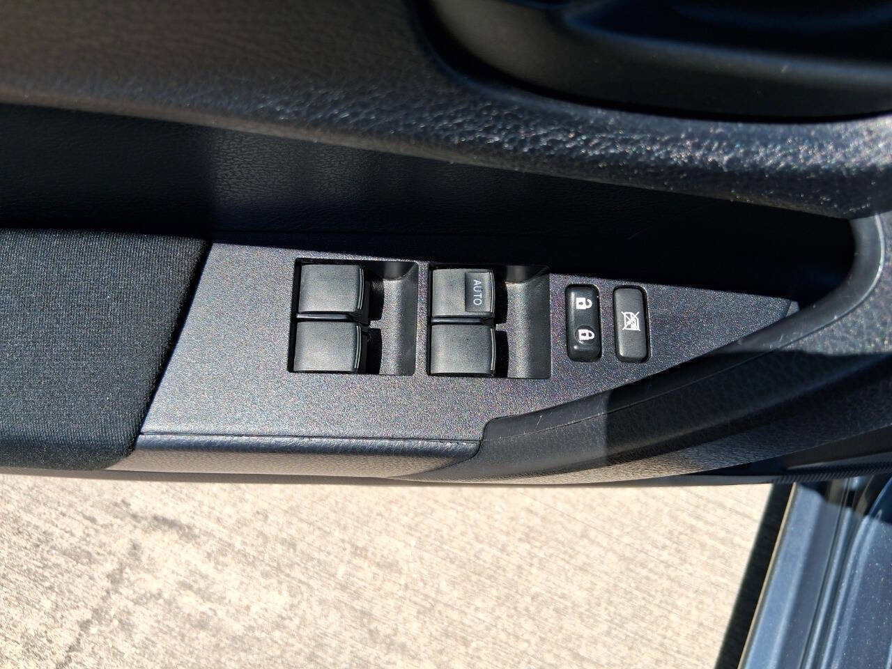 Used 2015 Toyota Corolla L image 27