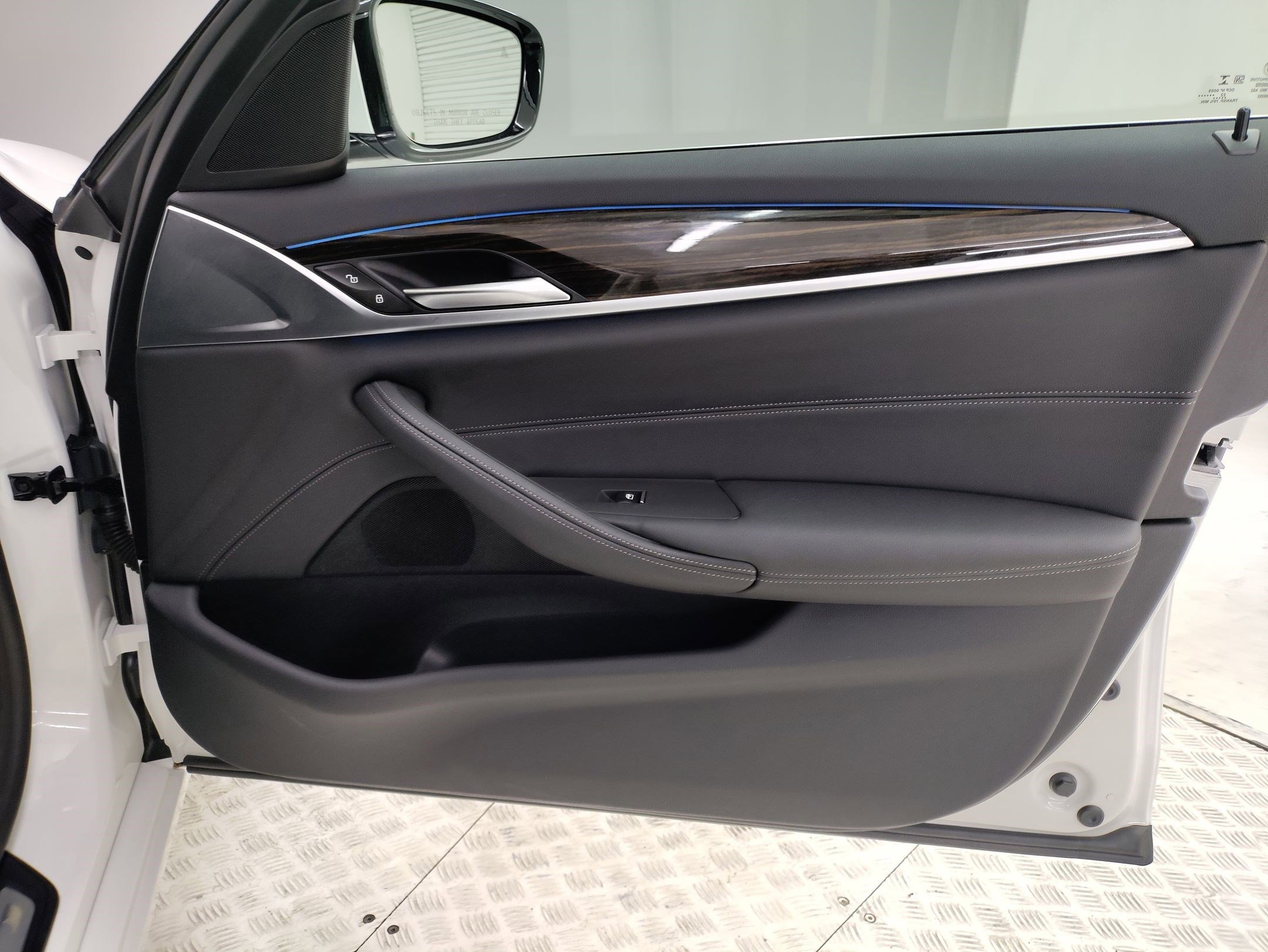 Certified 2023 BMW 530e image 30