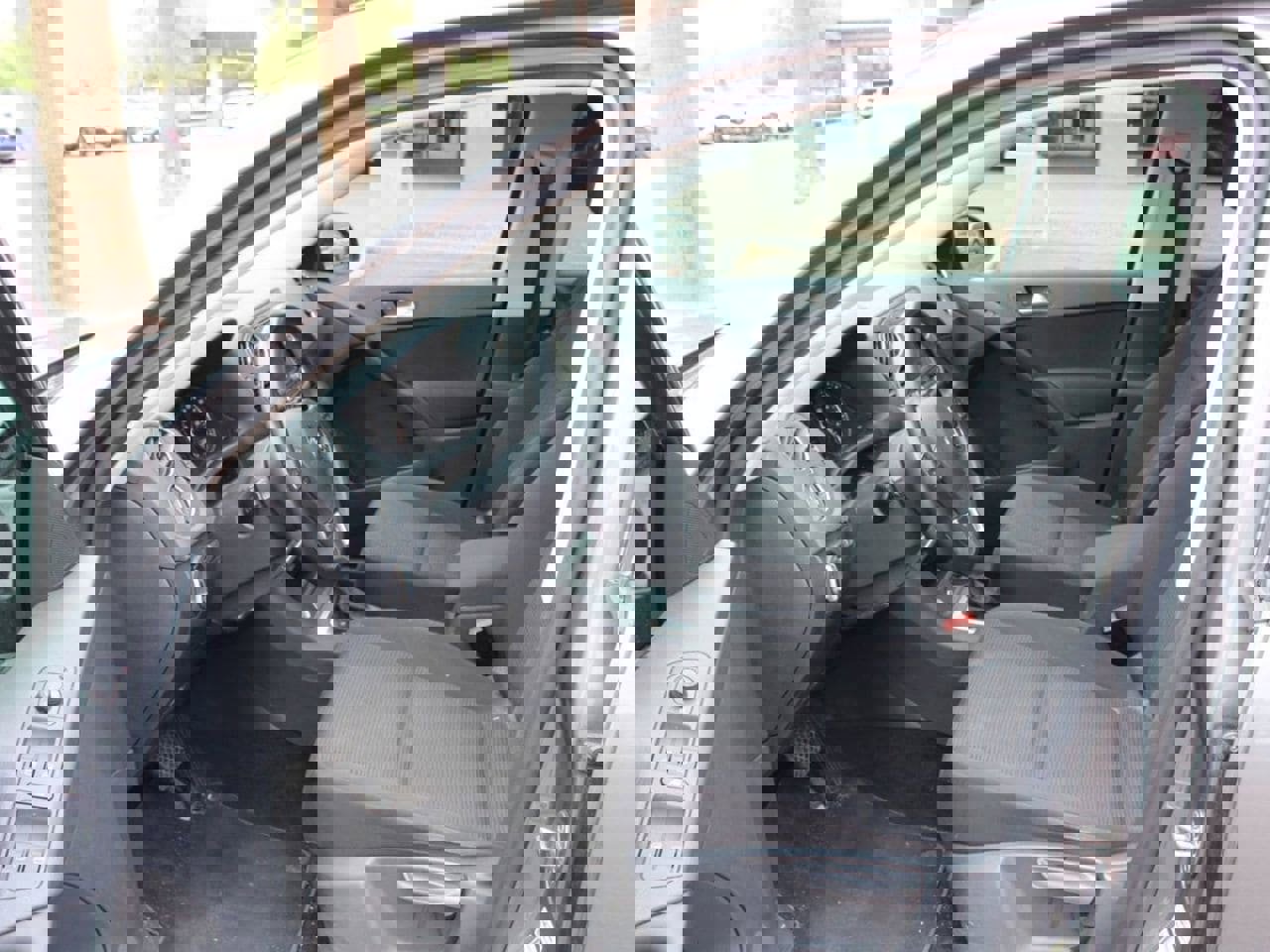 Used 2016 Volkswagen Tiguan image 9